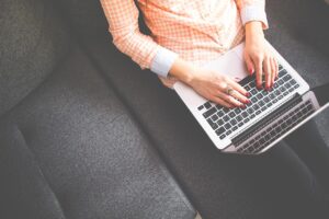 学生向けのスノボバスツアー出発地一覧はどこですか？