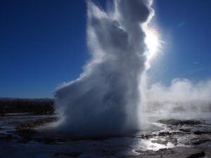 学生向けのスノボバスツアーと温泉観光セットはどこで予約できる？
