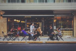 学生向けのスノボバスツアーは大人数グループに最適ですか？